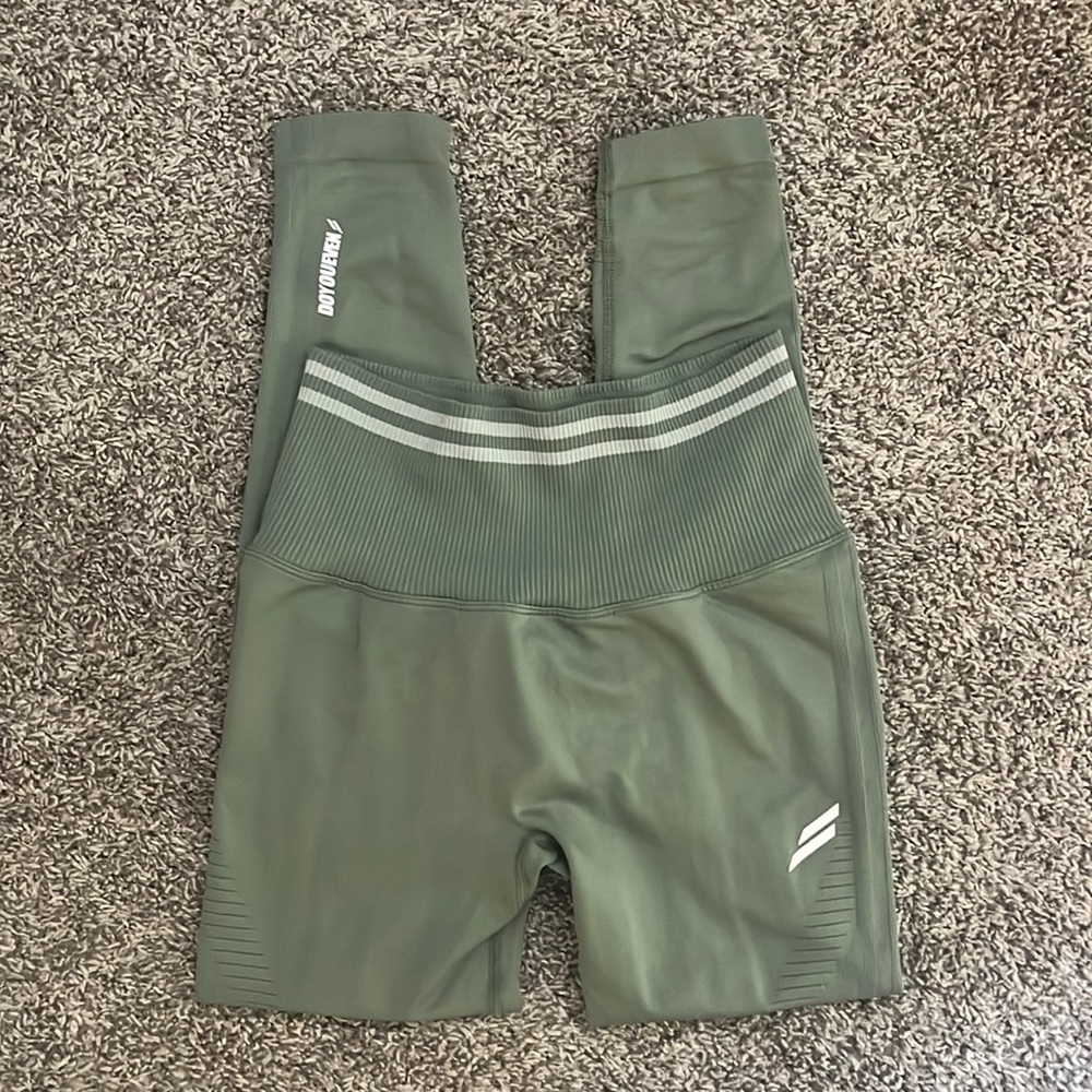 DOYOUEVEN scrunch butt leggings